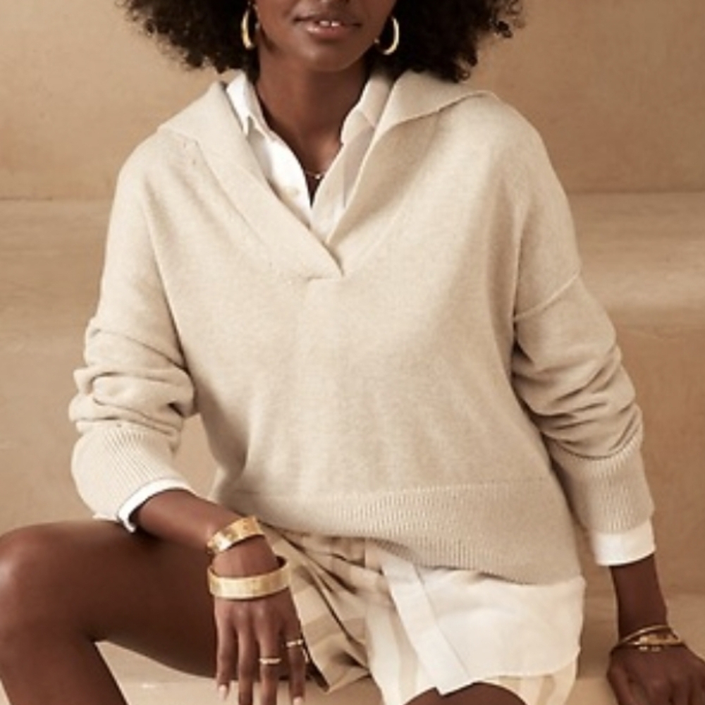 Banana Republic Cream V-Neck Hooded Sweater